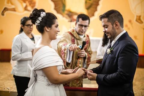 make-off-noiva-noivo-maquiagem-peteados-buque-vestido-atelie-terno-fotos-fotografo-fotografias-retrato-daniel-custodio-album-casamento-casar-cerimonia-igreja-cerimonial-por-do-sol-chacara-madrinha-padrinho-pre-wedding-recepção-festa-buffet-dj-pista-amor-'