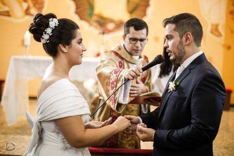 make-off-noiva-noivo-maquiagem-peteados-buque-vestido-atelie-terno-fotos-fotografo-fotografias-retrato-daniel-custodio-album-casamento-casar-cerimonia-igreja-cerimonial-por-do-sol-chacara-madrinha-padrinho-pre-wedding-recepção-festa-buffet-dj-pista-amor-'