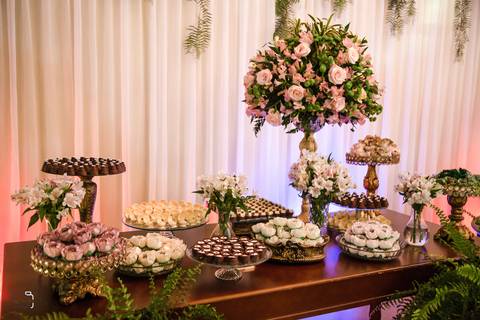 make-off-noiva-noivo-maquiagem-peteados-buque-vestido-atelie-terno-fotos-fotografo-fotografias-retrato-daniel-custodio-album-casamento-casar-cerimonia-igreja-cerimonial-por-do-sol-chacara-madrinha-padrinho-pre-wedding-recepção-festa-buffet-dj-pista-amor-'