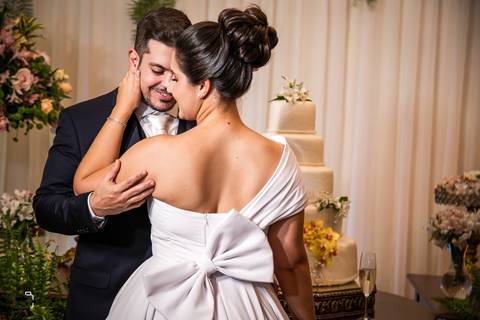 make-off-noiva-noivo-maquiagem-peteados-buque-vestido-atelie-terno-fotos-fotografo-fotografias-retrato-daniel-custodio-album-casamento-casar-cerimonia-igreja-cerimonial-por-do-sol-chacara-madrinha-padrinho-pre-wedding-recepção-festa-buffet-dj-pista-amor-'