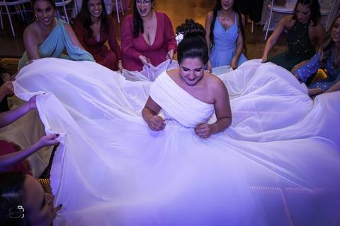 make-off-noiva-noivo-maquiagem-peteados-buque-vestido-atelie-terno-fotos-fotografo-fotografias-retrato-daniel-custodio-album-casamento-casar-cerimonia-igreja-cerimonial-por-do-sol-chacara-madrinha-padrinho-pre-wedding-recepção-festa-buffet-dj-pista-amor-'