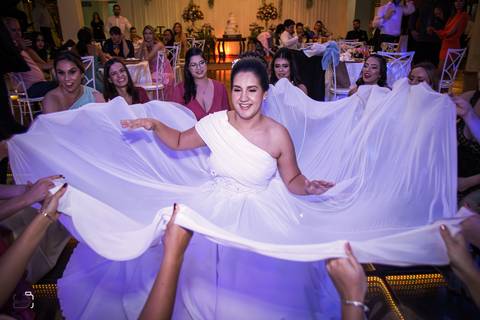 make-off-noiva-noivo-maquiagem-peteados-buque-vestido-atelie-terno-fotos-fotografo-fotografias-retrato-daniel-custodio-album-casamento-casar-cerimonia-igreja-cerimonial-por-do-sol-chacara-madrinha-padrinho-pre-wedding-recepção-festa-buffet-dj-pista-amor-'