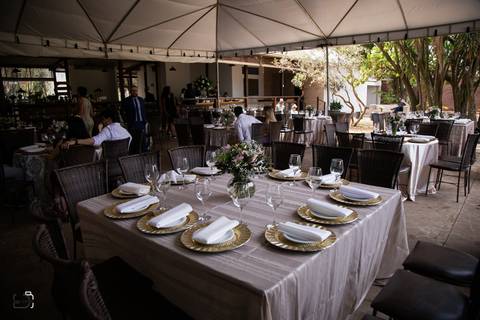 make-off-noiva-noivo-maquiagem-peteados-buque-vestido-atelie-terno-fotos-fotografo-fotografias-retrato-daniel-custodio-album-casamento-casar-cerimonia-igreja-cerimonial-por-do-sol-chacara-madrinha-padrinho-pre-wedding-recepção-festa-buffet-dj-the-farm'