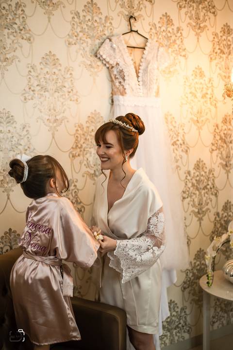 make-off-noiva-noivo-maquiagem-peteados-buque-vestido-atelie-terno-fotos-fotografo-fotografias-retrato-daniel-custodio-album-casamento-casar-cerimonia-igreja-cerimonial-por-do-sol-chacara-madrinha-padrinho-pre-wedding-recepção-festa-buffet-dj-the-farm'