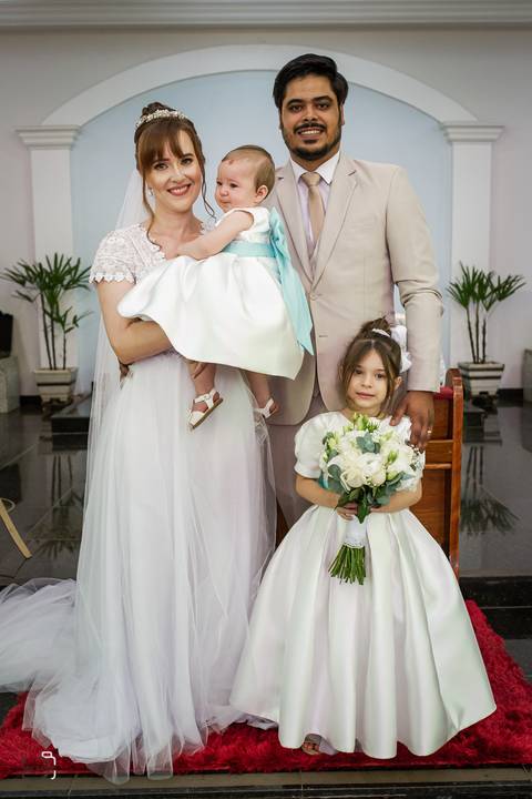 make-off-noiva-noivo-maquiagem-peteados-buque-vestido-atelie-terno-fotos-fotografo-fotografias-retrato-daniel-custodio-album-casamento-casar-cerimonia-igreja-cerimonial-por-do-sol-chacara-madrinha-padrinho-pre-wedding-recepção-festa-buffet-dj-the-farm'