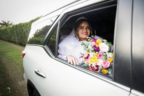 make-off-noiva-noivo-maquiagem-peteados-buque-vestido-atelie-terno-fotos-fotografo-fotografias-retrato-daniel-custodio-album-casamento-casar-cerimonia-igreja-cerimonial-por-do-sol-chacara-madrinha-padrinho-pre-wedding-recepção-festa-buffet-dj-the-farm'