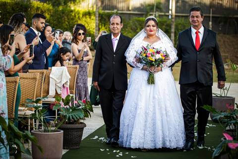 make-off-noiva-noivo-maquiagem-peteados-buque-vestido-atelie-terno-fotos-fotografo-fotografias-retrato-daniel-custodio-album-casamento-casar-cerimonia-igreja-cerimonial-por-do-sol-chacara-madrinha-padrinho-pre-wedding-recepção-festa-buffet-dj-the-farm'