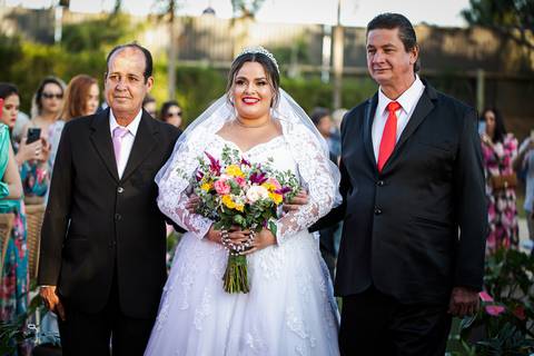 make-off-noiva-noivo-maquiagem-peteados-buque-vestido-atelie-terno-fotos-fotografo-fotografias-retrato-daniel-custodio-album-casamento-casar-cerimonia-igreja-cerimonial-por-do-sol-chacara-madrinha-padrinho-pre-wedding-recepção-festa-buffet-dj-the-farm'