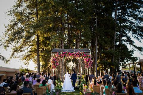 make-off-noiva-noivo-maquiagem-peteados-buque-vestido-atelie-terno-fotos-fotografo-fotografias-retrato-daniel-custodio-album-casamento-casar-cerimonia-igreja-cerimonial-por-do-sol-chacara-madrinha-padrinho-pre-wedding-recepção-festa-buffet-dj-the-farm'