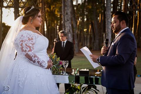 make-off-noiva-noivo-maquiagem-peteados-buque-vestido-atelie-terno-fotos-fotografo-fotografias-retrato-daniel-custodio-album-casamento-casar-cerimonia-igreja-cerimonial-por-do-sol-chacara-madrinha-padrinho-pre-wedding-recepção-festa-buffet-dj-the-farm'