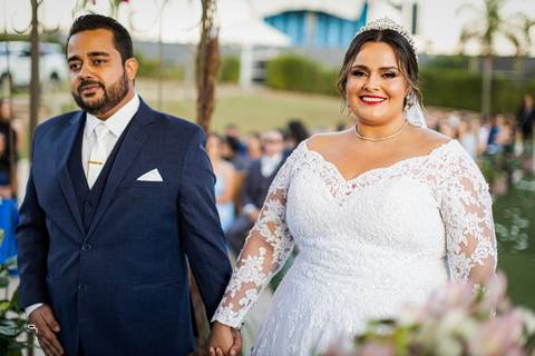 make-off-noiva-noivo-maquiagem-peteados-buque-vestido-atelie-terno-fotos-fotografo-fotografias-retrato-daniel-custodio-album-casamento-casar-cerimonia-igreja-cerimonial-por-do-sol-chacara-madrinha-padrinho-pre-wedding-recepção-festa-buffet-dj-the-farm'