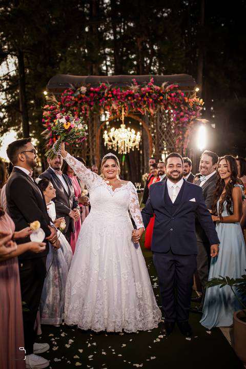 make-off-noiva-noivo-maquiagem-peteados-buque-vestido-atelie-terno-fotos-fotografo-fotografias-retrato-daniel-custodio-album-casamento-casar-cerimonia-igreja-cerimonial-por-do-sol-chacara-madrinha-padrinho-pre-wedding-recepção-festa-buffet-dj-the-farm'