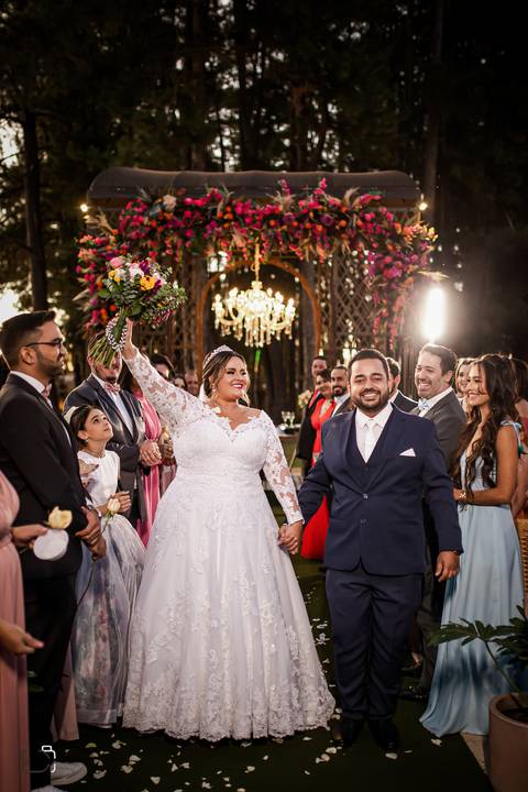 make-off-noiva-noivo-maquiagem-peteados-buque-vestido-atelie-terno-fotos-fotografo-fotografias-retrato-daniel-custodio-album-casamento-casar-cerimonia-igreja-cerimonial-por-do-sol-chacara-madrinha-padrinho-pre-wedding-recepção-festa-buffet-dj-the-farm'