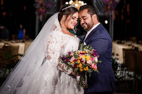 make-off-noiva-noivo-maquiagem-peteados-buque-vestido-atelie-terno-fotos-fotografo-fotografias-retrato-daniel-custodio-album-casamento-casar-cerimonia-igreja-cerimonial-por-do-sol-chacara-madrinha-padrinho-pre-wedding-recepção-festa-buffet-dj-the-farm'