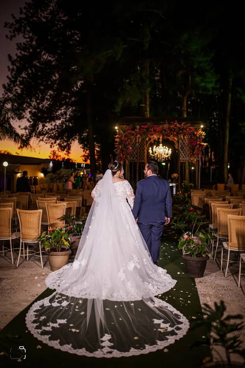 make-off-noiva-noivo-maquiagem-peteados-buque-vestido-atelie-terno-fotos-fotografo-fotografias-retrato-daniel-custodio-album-casamento-casar-cerimonia-igreja-cerimonial-por-do-sol-chacara-madrinha-padrinho-pre-wedding-recepção-festa-buffet-dj-the-farm'