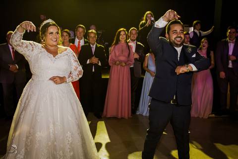 make-off-noiva-noivo-maquiagem-peteados-buque-vestido-atelie-terno-fotos-fotografo-fotografias-retrato-daniel-custodio-album-casamento-casar-cerimonia-igreja-cerimonial-por-do-sol-chacara-madrinha-padrinho-pre-wedding-recepção-festa-buffet-dj-the-farm'