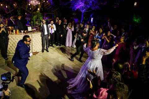 make-off-noiva-noivo-maquiagem-peteados-buque-vestido-atelie-terno-fotos-fotografo-fotografias-retrato-daniel-custodio-album-casamento-casar-cerimonia-igreja-cerimonial-por-do-sol-chacara-madrinha-padrinho-pre-wedding-recepção-festa-buffet-dj-the-farm'