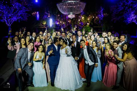 make-off-noiva-noivo-maquiagem-peteados-buque-vestido-atelie-terno-fotos-fotografo-fotografias-retrato-daniel-custodio-album-casamento-casar-cerimonia-igreja-cerimonial-por-do-sol-chacara-madrinha-padrinho-pre-wedding-recepção-festa-buffet-dj-the-farm'