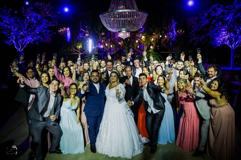 make-off-noiva-noivo-maquiagem-peteados-buque-vestido-atelie-terno-fotos-fotografo-fotografias-retrato-daniel-custodio-album-casamento-casar-cerimonia-igreja-cerimonial-por-do-sol-chacara-madrinha-padrinho-pre-wedding-recepção-festa-buffet-dj-the-farm'