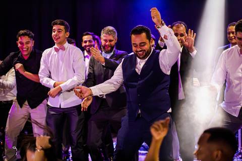 make-off-noiva-noivo-maquiagem-peteados-buque-vestido-atelie-terno-fotos-fotografo-fotografias-retrato-daniel-custodio-album-casamento-casar-cerimonia-igreja-cerimonial-por-do-sol-chacara-madrinha-padrinho-pre-wedding-recepção-festa-buffet-dj-the-farm'