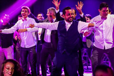 make-off-noiva-noivo-maquiagem-peteados-buque-vestido-atelie-terno-fotos-fotografo-fotografias-retrato-daniel-custodio-album-casamento-casar-cerimonia-igreja-cerimonial-por-do-sol-chacara-madrinha-padrinho-pre-wedding-recepção-festa-buffet-dj-the-farm'