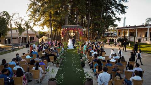 make-off-noiva-noivo-maquiagem-peteados-buque-vestido-atelie-terno-fotos-fotografo-fotografias-retrato-daniel-custodio-album-casamento-casar-cerimonia-igreja-cerimonial-por-do-sol-chacara-madrinha-padrinho-pre-wedding-recepção-festa-buffet-dj-the-farm'