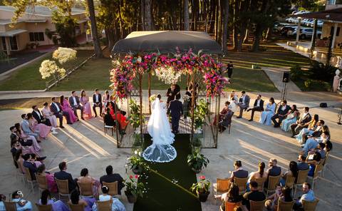 make-off-noiva-noivo-maquiagem-peteados-buque-vestido-atelie-terno-fotos-fotografo-fotografias-retrato-daniel-custodio-album-casamento-casar-cerimonia-igreja-cerimonial-por-do-sol-chacara-madrinha-padrinho-pre-wedding-recepção-festa-buffet-dj-the-farm'