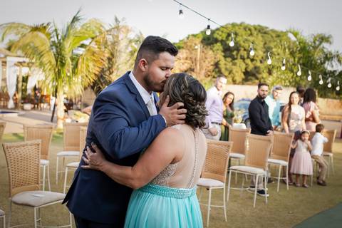 make-off-noiva-noivo-maquiagem-peteados-buque-vestido-atelie-terno-fotos-fotografo-fotografias-retrato-daniel-custodio-album-casamento-casar-cerimonia-igreja-cerimonial-por-do-sol-chacara-madrinha-padrinho-pre-wedding-recepção-festa-buffet-dj-the-farm'