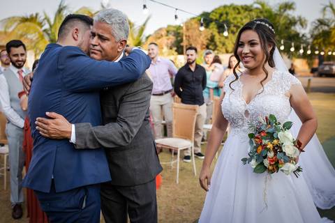 make-off-noiva-noivo-maquiagem-peteados-buque-vestido-atelie-terno-fotos-fotografo-fotografias-retrato-daniel-custodio-album-casamento-casar-cerimonia-igreja-cerimonial-por-do-sol-chacara-madrinha-padrinho-pre-wedding-recepção-festa-buffet-dj-the-farm'