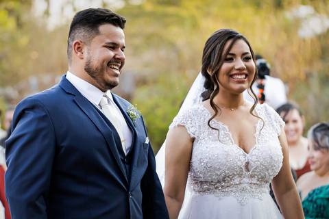 make-off-noiva-noivo-maquiagem-peteados-buque-vestido-atelie-terno-fotos-fotografo-fotografias-retrato-daniel-custodio-album-casamento-casar-cerimonia-igreja-cerimonial-por-do-sol-chacara-madrinha-padrinho-pre-wedding-recepção-festa-buffet-dj-the-farm'