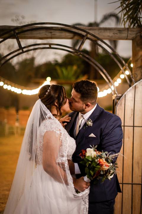 make-off-noiva-noivo-maquiagem-peteados-buque-vestido-atelie-terno-fotos-fotografo-fotografias-retrato-daniel-custodio-album-casamento-casar-cerimonia-igreja-cerimonial-por-do-sol-chacara-madrinha-padrinho-pre-wedding-recepção-festa-buffet-dj-the-farm'