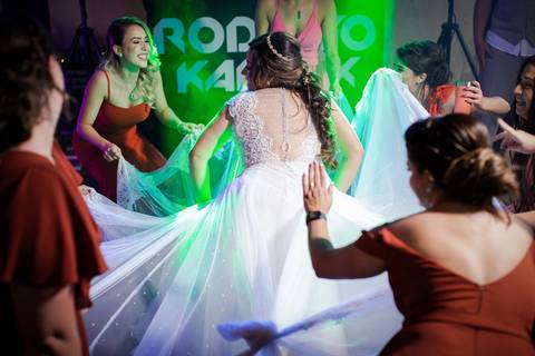 make-off-noiva-noivo-maquiagem-peteados-buque-vestido-atelie-terno-fotos-fotografo-fotografias-retrato-daniel-custodio-album-casamento-casar-cerimonia-igreja-cerimonial-por-do-sol-chacara-madrinha-padrinho-pre-wedding-recepção-festa-buffet-dj-the-farm'