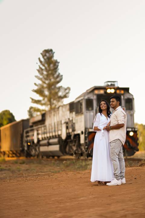 album-casamento-casar-cerimonia-igreja-cerimonial-por-do-sol-chacara-madrinha-padrinho-pre-wedding-recepção-festa-buffet-dj-'