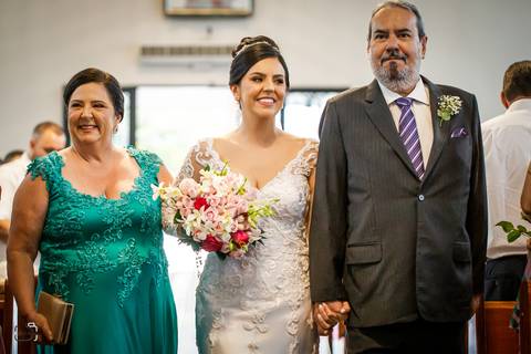 casamento-casar-noiva-vestido-make-hotel-ensaio-foto-fotografias-fotografo-uberlandia-minas-gerais-noivo-madrinha-padrinho-buque-brinde-terço-festa-dj-cerimonia-cerimonial-buffet-casa-de-festa-chacara-por-do-sol-terno-barbearia-brasil-daniel-custodio-amor'
