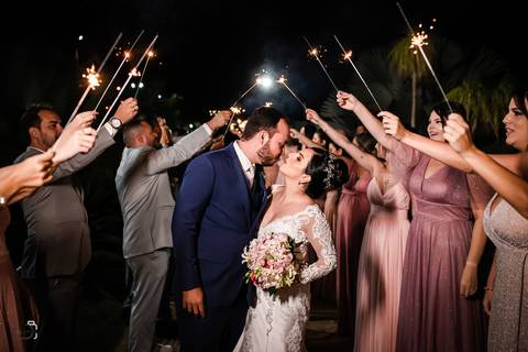 casamento-casar-noiva-vestido-make-hotel-ensaio-foto-fotografias-fotografo-uberlandia-minas-gerais-noivo-madrinha-padrinho-buque-brinde-terço-festa-dj-cerimonia-cerimonial-buffet-casa-de-festa-chacara-por-do-sol-terno-barbearia-brasil-daniel-custodio-amor'