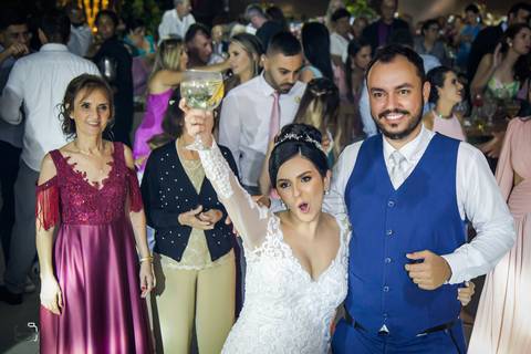 casamento-casar-noiva-vestido-make-hotel-ensaio-foto-fotografias-fotografo-uberlandia-minas-gerais-noivo-madrinha-padrinho-buque-brinde-terço-festa-dj-cerimonia-cerimonial-buffet-casa-de-festa-chacara-por-do-sol-terno-barbearia-brasil-daniel-custodio-amor'