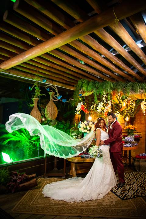 casamento-casar-chacara-cerimonia-religioso-cerimonial-por-do-sol-noiva-noivo-vestido-terno-make-salão-maquiagem-aliança-decoração-buffet-dj-buque-banda-brasil-minas-gerais-amor-love-daniel-custodio-uberlandia-foto-fotografo-registro-pre-wedding-foto-'