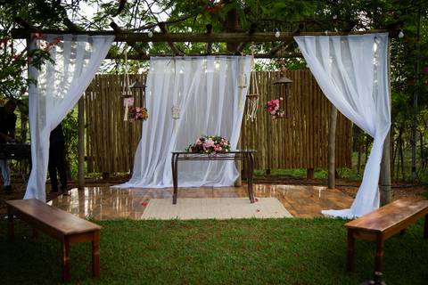 casamento-casar-chacara-cerimonia-religioso-cerimonial-por-do-sol-noiva-noivo-vestido-terno-make-salão-maquiagem-aliança-decoração-buffet-dj-buque-banda-brasil-minas-gerais-amor-love-daniel-custodio-uberlandia-foto-fotografo-registro-pre-wedding-foto-'