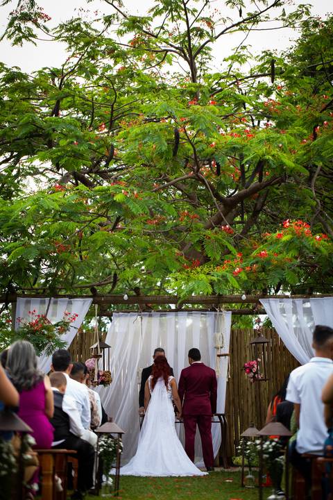 casamento-casar-chacara-cerimonia-religioso-cerimonial-por-do-sol-noiva-noivo-vestido-terno-make-salão-maquiagem-aliança-decoração-buffet-dj-buque-banda-brasil-minas-gerais-amor-love-daniel-custodio-uberlandia-foto-fotografo-registro-pre-wedding-foto-'
