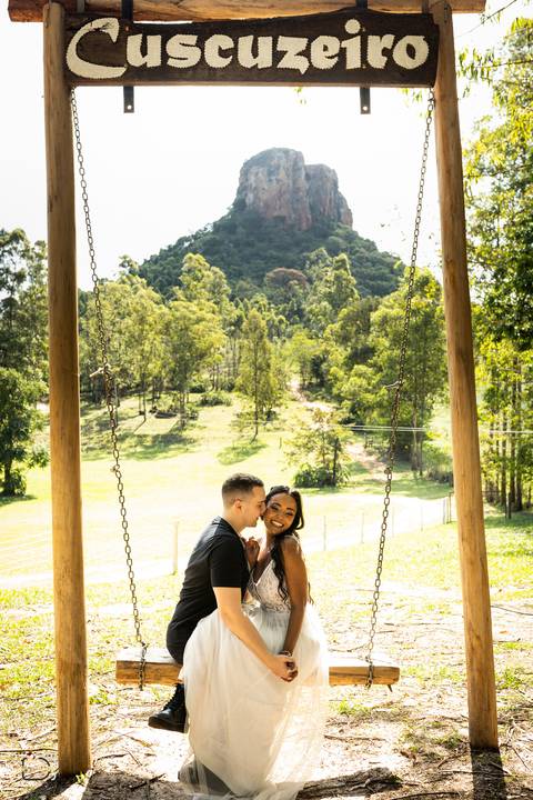 pre-wedding-ensaio-casamento-iguai-sao-paulo-uberlandia-daniel-custodio-casal-uberlandia-buque-noiva-noivo-vestido-terno-igreja-chacara-montanha-namorados-aliança-make-love-fotografias-fotografo-praia-jeri-ceara-fortaleza-casar-por-do-sol-amor-'