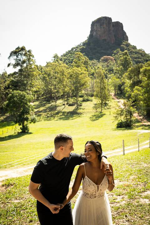 pre-wedding-ensaio-casamento-iguai-sao-paulo-uberlandia-daniel-custodio-casal-uberlandia-buque-noiva-noivo-vestido-terno-igreja-chacara-montanha-namorados-aliança-make-love-fotografias-fotografo-praia-jeri-ceara-fortaleza-casar-por-do-sol-amor-'
