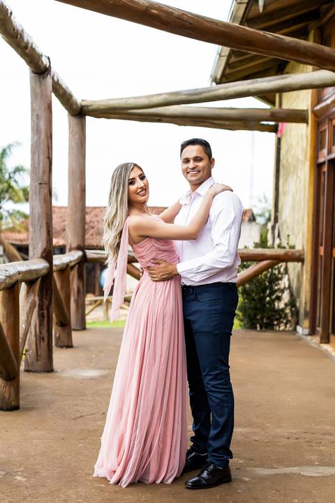 pre-wedding-ensaio-fotos-namorados-casal-studio-araxa-horizonte-perdido-taua-hotel-ruidas-fotos-fotografias-noivado-civil-casamento-religioso-por-do-sol-chacara-make-noiva-noivo-vestido-salão-de-beleza-barbearia-cowboy-amor-uberlandia-minas-gerais-brasil-'