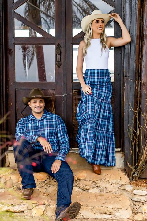 pre-wedding-ensaio-fotos-namorados-casal-studio-araxa-horizonte-perdido-taua-hotel-ruidas-fotos-fotografias-noivado-civil-casamento-religioso-por-do-sol-chacara-make-noiva-noivo-vestido-salão-de-beleza-barbearia-cowboy-amor-uberlandia-minas-gerais-brasil-'