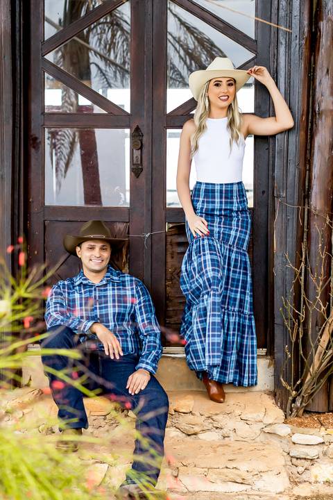 pre-wedding-ensaio-fotos-namorados-casal-studio-araxa-horizonte-perdido-taua-hotel-ruidas-fotos-fotografias-noivado-civil-casamento-religioso-por-do-sol-chacara-make-noiva-noivo-vestido-salão-de-beleza-barbearia-cowboy-amor-uberlandia-minas-gerais-brasil-'