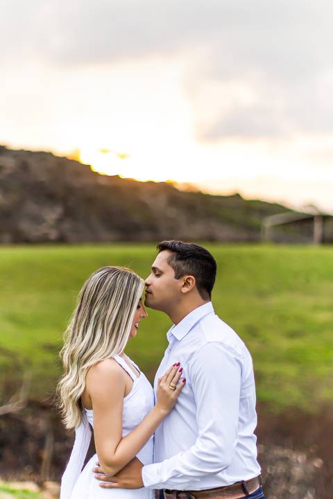 pre-wedding-ensaio-fotos-namorados-casal-studio-araxa-horizonte-perdido-taua-hotel-ruidas-fotos-fotografias-noivado-civil-casamento-religioso-por-do-sol-chacara-make-noiva-noivo-vestido-salão-de-beleza-barbearia-cowboy-amor-uberlandia-minas-gerais-brasil-'