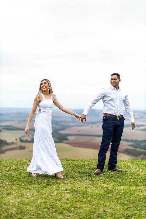 pre-wedding-ensaio-fotos-namorados-casal-studio-araxa-horizonte-perdido-taua-hotel-ruidas-fotos-fotografias-noivado-civil-casamento-religioso-por-do-sol-chacara-make-noiva-noivo-vestido-salão-de-beleza-barbearia-cowboy-amor-uberlandia-minas-gerais-brasil-'