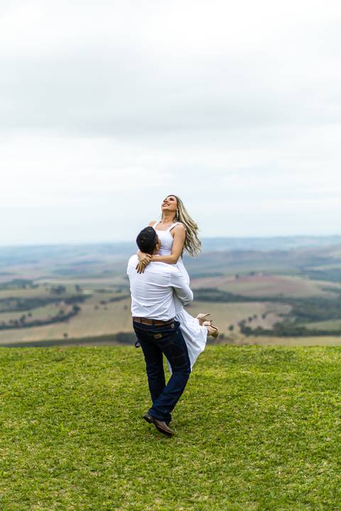 pre-wedding-ensaio-fotos-namorados-casal-studio-araxa-horizonte-perdido-taua-hotel-ruidas-fotos-fotografias-noivado-civil-casamento-religioso-por-do-sol-chacara-make-noiva-noivo-vestido-salão-de-beleza-barbearia-cowboy-amor-uberlandia-minas-gerais-brasil-'