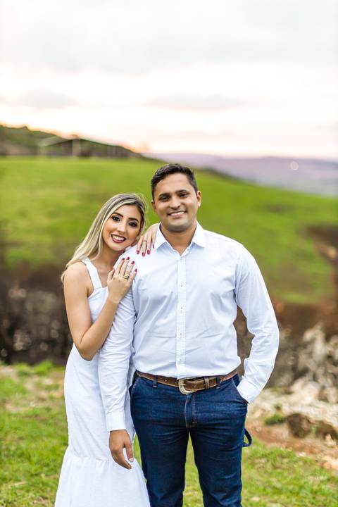 pre-wedding-ensaio-fotos-namorados-casal-studio-araxa-horizonte-perdido-taua-hotel-ruidas-fotos-fotografias-noivado-civil-casamento-religioso-por-do-sol-chacara-make-noiva-noivo-vestido-salão-de-beleza-barbearia-cowboy-amor-uberlandia-minas-gerais-brasil-'