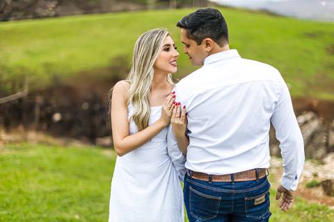 pre-wedding-ensaio-fotos-namorados-casal-studio-araxa-horizonte-perdido-taua-hotel-ruidas-fotos-fotografias-noivado-civil-casamento-religioso-por-do-sol-chacara-make-noiva-noivo-vestido-salão-de-beleza-barbearia-cowboy-amor-uberlandia-minas-gerais-brasil-'