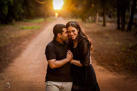 casamento-civil-casar-cerimonia-cartorio-patio-sabia-buque-make-daniel-custodio-por-do-sol-ensaio-pre-wedding-igreja-chacara-noiva-madrinha-padrinho-noivo-amor-uberlandia-vestido-terno-fotos-amor-fotografo-profissional-alianca-dj-buffet-cerimonial-banda-'